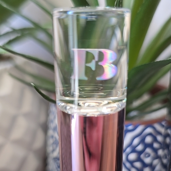 Fenty - Fenty Icon Velvet Liquid Lipstick in The MVP​​ - Picture 10 of 16